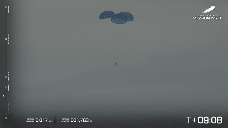 Penampakan Wahana Blue Origin yang Angkut Katy Perry ke Luar Angkasa Pop star Katy Perry and journalists Gayle King, Lauren Sanchez, who is also billionaire Jeff Bezos fiance and other participants, blast off into space on a Blue Origin rocket, as part of the New Shepard Mission NS-31, marking the first all-female flight crew in more than six decades, in West Texas, Texas, U.S., April 14, 2025, in this screen grab taken from a video. Blue Origin/Handout via REUTERS THIS IMAGE HAS BEEN SUPPLIED BY A THIRD PARTY. NO RESALES. NO ARCHIVES. MANDATORY CREDIT