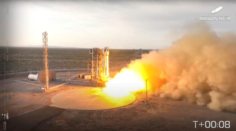 Pop star Katy Perry and journalists Gayle King, Lauren Sanchez, who is also billionaire Jeff Bezos fiance and other participants, blast off into space on a Blue Origin rocket, as part of the New Shepard Mission NS-31, marking the first all-female flight crew in more than six decades, in West Texas, Texas, U.S., April 14, 2025, in this screen grab taken from a video. Blue Origin/Handout via REUTERS    THIS IMAGE HAS BEEN SUPPLIED BY A THIRD PARTY. NO RESALES. NO ARCHIVES. MANDATORY CREDIT