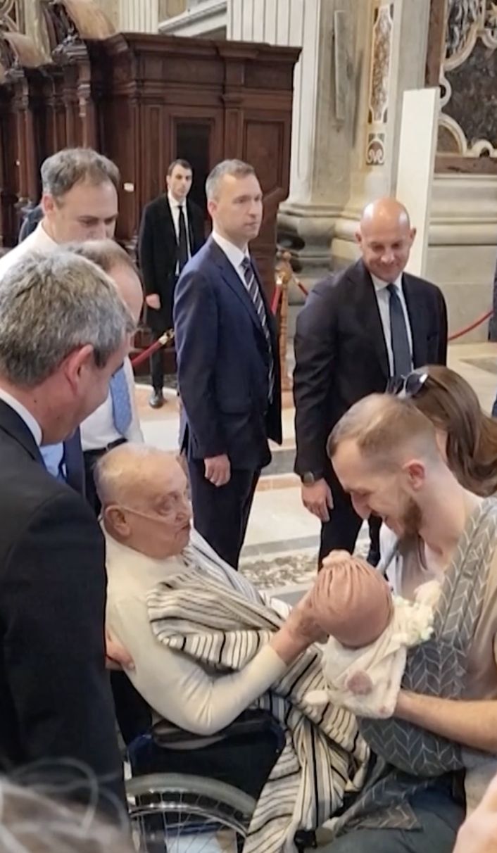 Penampilan Langka Paus Fransiskus