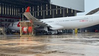 Airbus A330 Lion Air sedang menjalani perawatan di Batam Aero Technic (BAT) sebelum dioperasikan untuk penerbangan haji dari embarkasi Padang dan Banjarmasin.