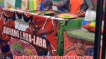 Kocak! 10 Penjual Makanan Ini Cosplay Jadi Power Rangers dan Kuntilanak