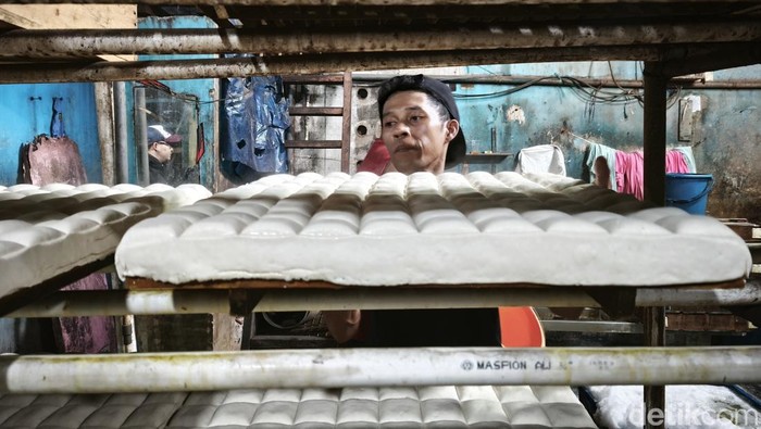 Perajin tahu di Bandung