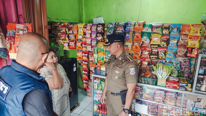 Petugas Gabungan Cek Keberadaan Warung Bunda di Cimahi