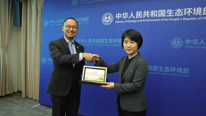 Pimpinan MPR RI dari Fraksi PAN Eddy Soeparno memenuhi undangan Pemerintah China untuk membahas pengembangan energi terbarukan.