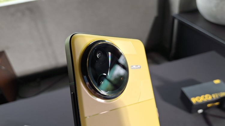 Naksir Kuningnya Poco F7 Ultra, Performa Juga Gagah.