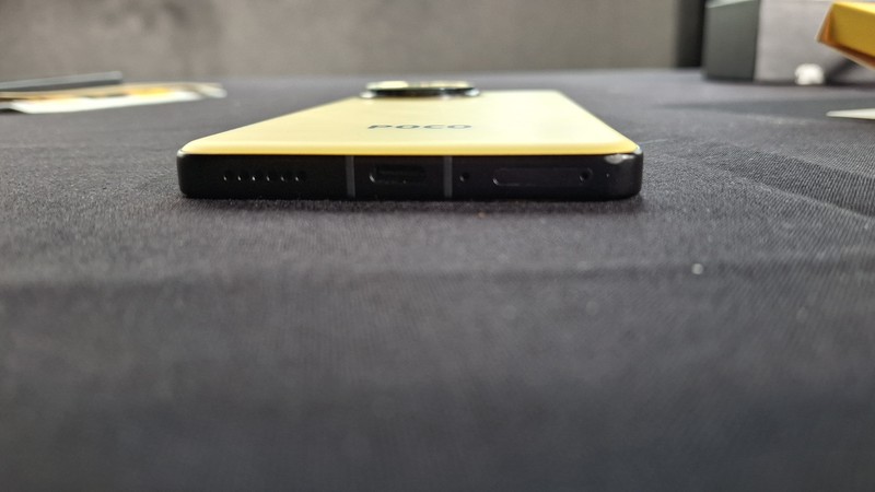 Naksir Kuningnya Poco F7 Ultra, Performa Juga Gagah.