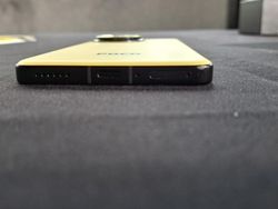 Naksir Kuningnya Poco F7 Ultra, Performa Juga Gagah