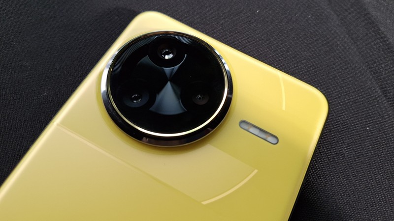 Naksir Kuningnya Poco F7 Ultra, Performa Juga Gagah.