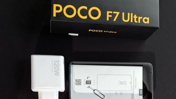 Ini yang ada di kemasan saat membeli Poco F7 Ultra. Foto: Aisyah Kamaliah/detikINET