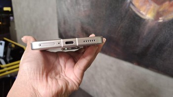 Varian warna Poco F7 Pro adalah Blue, Black, dan Silver. Foto: Aisyah Kamaliah/detikINET