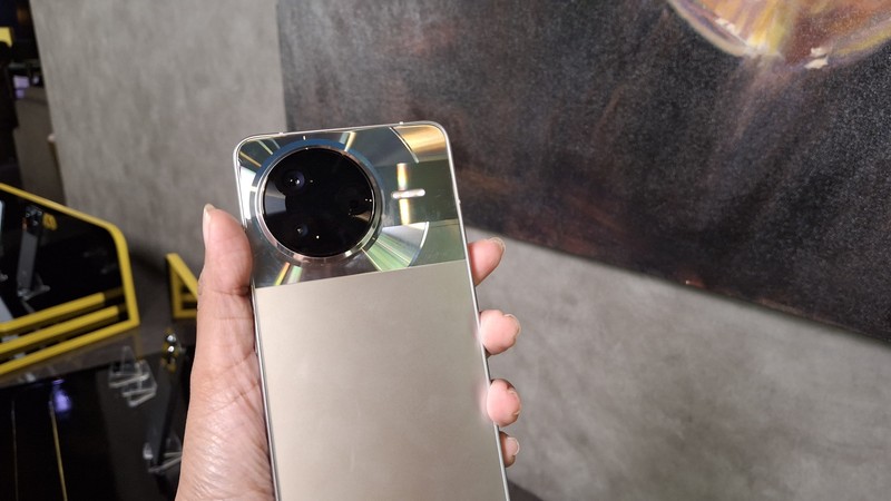 Naksir Kuningnya Poco F7 Ultra, Performa Juga Gagah.