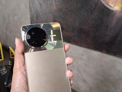 Naksir Kuningnya Poco F7 Ultra, Performa Juga Gagah