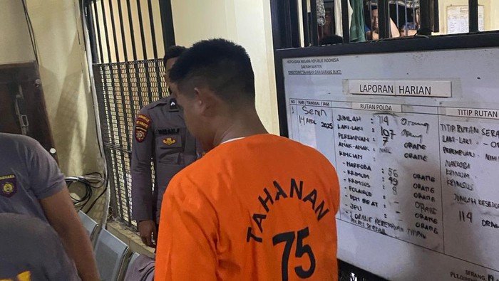 Polda Banten menahan oknum anggota DPRD Provinsi Banten dari fraksi Golkar berinisial TRF. Tersangka ditahan karena kasus penipuan cek kosong. (dok Istimewa)