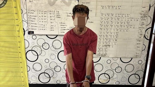 Polisi menangkap A, pengedar yang selundupkan sabu pakai mobil ambulans, Jumat (11/4/2025).