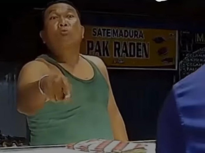 Pria yang mengamuk dan menganiaya penjaga konter di Medan. (Dok. Istimewa)