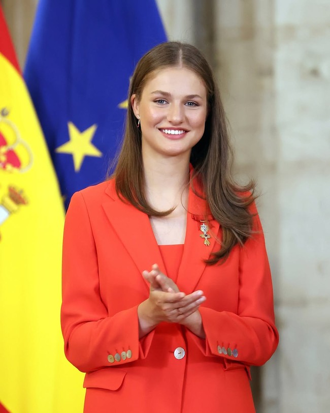 Putri Leonor akan menjadi Ratu masa depan Spanyol. Remaja 19 tahun itu sudah mempersiapkan diri menjadi ratu dengan menjalani pelatihan militer selama tiga tahun.  Foto: Instagram @casareal.es