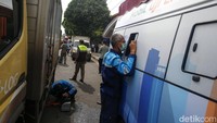 Kepala Dinas Lingkungan Hidup Jakarta Asep Kuswanto mengatakan, salah satu sumber polusi udara terbesar di Jakarta berasal dari sektor transportasi. Dia mengatakan polusi dari kendaraan menyumbang hingga 60 persen dari total polusi udara di Jakarta.  