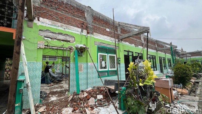 Rehabilitasi sekolah di SDN Miji 3