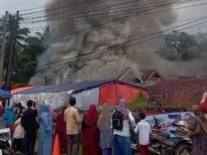 Pesta Pernikahan di Tasik Sempat Bubar gegara Rumah Tetangga Kebakaran