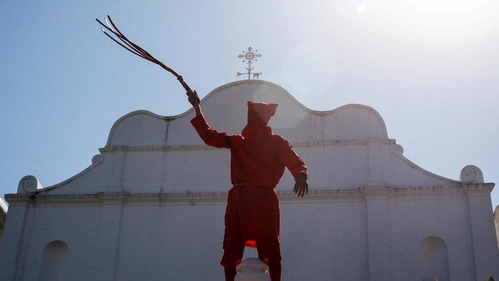 Men dressed as demons whip a man during a ceremony known as Los Talciguines, as part of religious activities to mark the start of the Holy Week in Texistepeque, El Salvador, April 14, 2025. REUTERS/Jose Cabezas