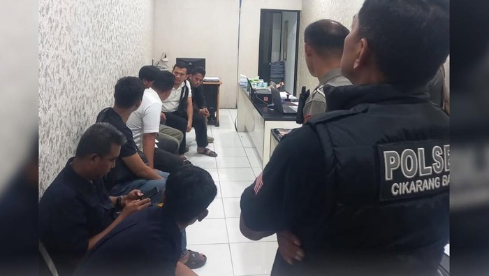 Sopir bus ugal-ugalan menabrak sejumlah kendaraan di Cikarang ditangkap polisi (dok Polsek Cikarang Barat)