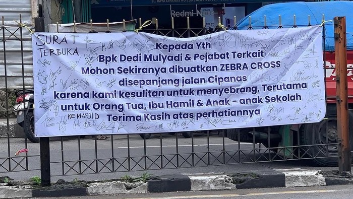 spanduk petisi warga mohon dibuat zebracross