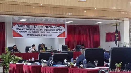 Suasana sidang di DPRD Kota Kupang, Selasa (15/4/2025).