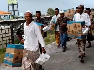 Momen Warga Lamongan Semringah Hadiri Selamatan Bawa Pulang Kipas Angin