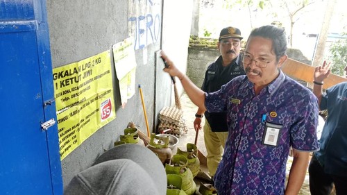 Tim Pengawasan Terpadu Disperindag Provinsi Bali menggelar inspeksi mendadak (sidak) pangkalan LPG 3 kilogram (kg) di wilayah Kecamatan Blahbatuh, Gianyar, Bali. (Foto: Dok. Istimewa)
