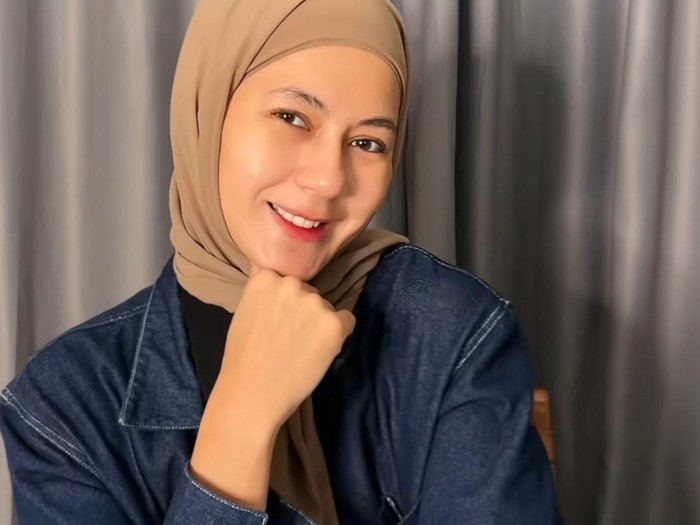 Tutorial hijab pashmina instan ala Paula Verhoeven