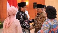 Pelantikan tersebut berdasarkan Keputusan Menteri Sekretaris Negara Nomor 111 Tahun 2025 tentang Pemberhentian dari dan Pengangkatan dalam jabatan Direktur Utama BLU PPK Kemayoran, yang menetapkan Teddy Robinson Siahaan sebagai Direktur Utama PPK Kemayoran menggantikan direktur sebelumnya Medi Kristianto.