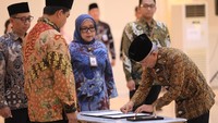 Untuk diketahui, PPK Kemayoran merupakan badan layanan umum (BLU) di bawah Kementerian Sekretariat Negara sesuai dengan Keputusan Menteri Keuangan Nomor 390/KMK.05/2011 tanggal 21 November 2011.