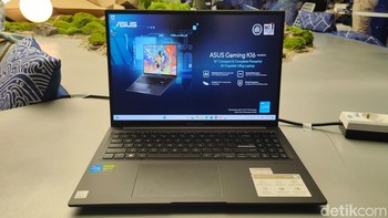Kemudian laptop terbaru yang lainnya ialah Asus Gaming K16. Head of Public Relations ASUS Indonesia, Muhammad Firman, menyatakan laptop ini ditujukan kepada para pembuat konten. Foto: (Panji Saputro/detikINET).