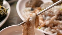 Orang Korea suka dengan aneka seafood segar dan biasanya disantap dalam keadaan masih hidup, seperti sannakji yang dibuat dari gurita hidup. Foto: Site Culinary/Visual