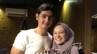 Sebelum kabar keretakan hubungan mereka, Puteri Anne dan Arya Saloka kerap terlihat menghabiskan waktu bersama, termasuk saat makan. Foto: Instagram @Instagram @anneofficial1990