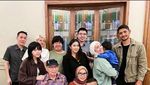 10 Potret Seru Puteri Anne Makan bareng Keluarga dan Teman