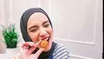 10 Potret Seru Puteri Anne Makan bareng Keluarga dan Teman