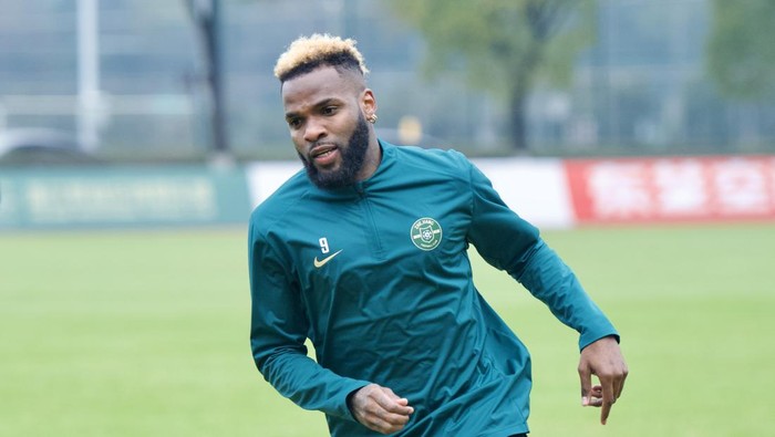 HANGZHOU, CHIN - FEBRUARY 21: Former FC Cincinnati forward Aaron Boupendza attends a training session on February 21, 2025 in Hangzhou, Zhejiang Province of China. Aaron Boupendza was signed to play for Zhejiang in the Chinese Super League in 2025. He has died after falling from the eleventh-floor of his apartment building. (Photo by Guo Tianqi/China News Service/VCG via Getty Images)