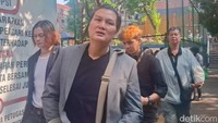 Baim itu sebenarnya orangnya pasrah, menyerahkan saja kepada Allah karena semua itu ada jalannya, semua ada maksudnya. Jadi kita selalu berdoa, apa pun itu pasti ada maknanya. Walaupun mungkin hasilnya tidak sesuai harapan, nggak apa-apa, kata Daud, kakak Baim Wong. Foto: Febri/detikHOT