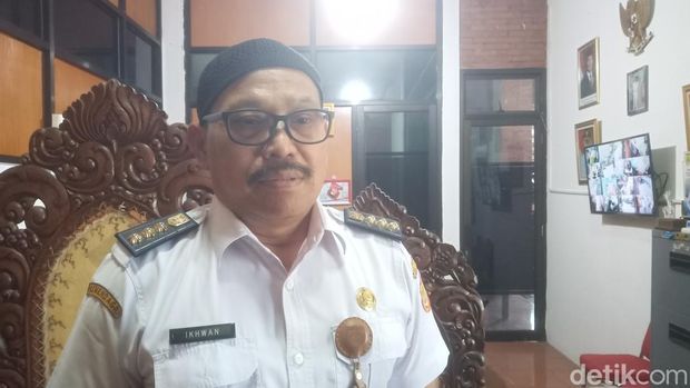 Camat Kartasura, Ikhwan Sapto Darmono, saat ditemui awak media di kantor Kecamatan Kartasura, Kabupaten Sukoharjo, Rabu (16/4/2025).