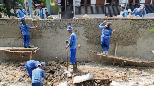 Cegah Longsor, Turap Kali di Sumur Batu Diperbaiki