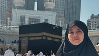 Momen DJ Una menjalankan ibadah umrah. Foto: instagram DJ Una