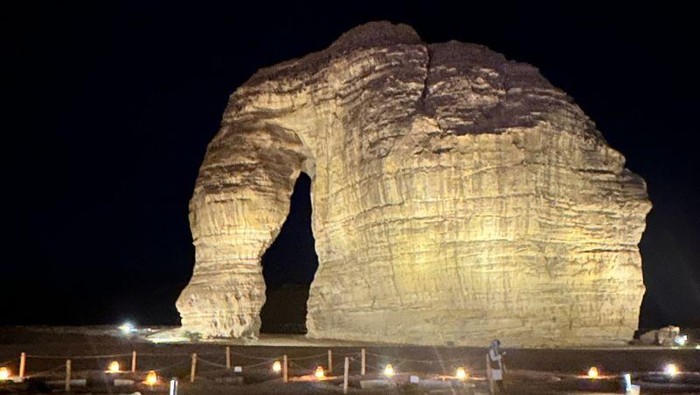 Elephant Rock atau Jabal Al Fil adalah salah satu destinasi terbaik di Al Ula. Wisata ini sangat terkenal di Saudi Arabia.