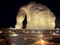 Menikmati Sunset dan Malam yang Indah di Elephant Rock, Ikon Wisata Al Ula!