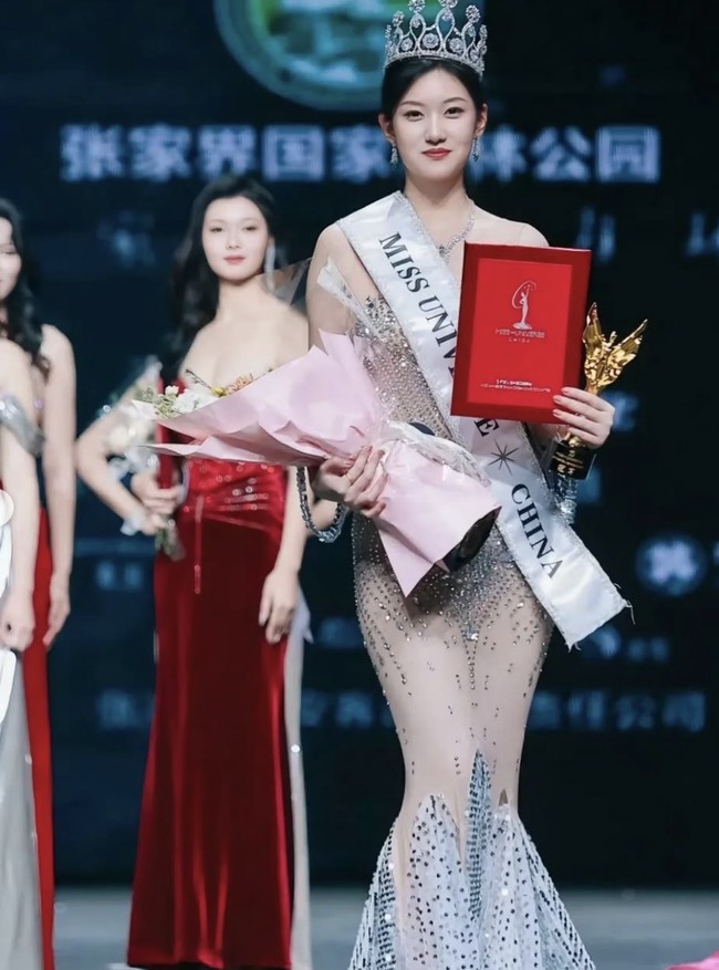 Pada Desember 2024, Xinying Zhu dinobatkan sebagai Miss Universe China 2024. Namun baru-baru ini, organisasi Miss Universe China mengumumkan pembatalan pemenang.  Foto: dok. Instagram @worldbeauties_org