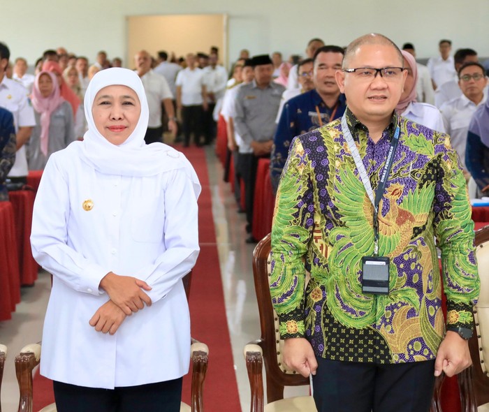 Gubernur Khofifah dan Kadindik Jatim