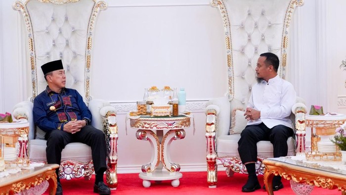 Gubernur Sulsel Andi Sudirman Sulaiman dan Gubernur Sultra Andi Sumangerukka.