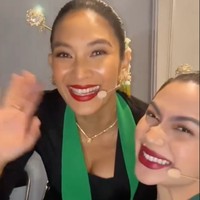 Penampilan keduanya semakin menawan dengan pulasan makeup simpel. Ditambah dengan lipstik merah, look keduanya jadi tampak lebih bold. Foto: TikTok