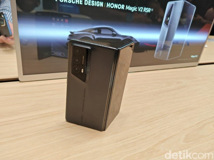 Honor Magic V2 RSR Porsche Design