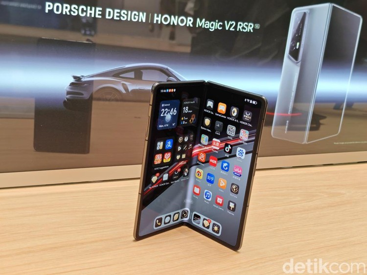Honor Magic V2 RSR Porsche Design